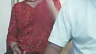 Očaravajuća plavuša MILF liže svoju macu prije nego što popuši tvrdi kurac