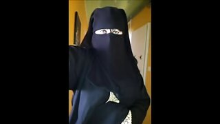 Pepper ljute ribe poziraju zauzimajući zadirkujuće poze