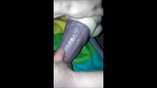 Bubble Butt bombshell Alice jaše kurac kao prava kaubojka