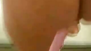Slatka azijska djevojka jebe doggy style. Domaći video